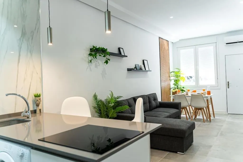 בית נופש מאלגה Family Apartment